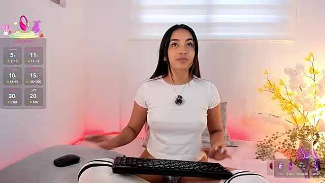 aisha es online show from April 2026 07:43:02 PM