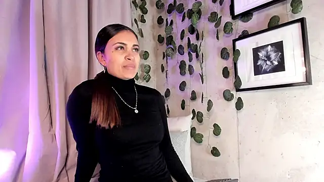 aisha es online show from February 2025 11:15:02 PM
