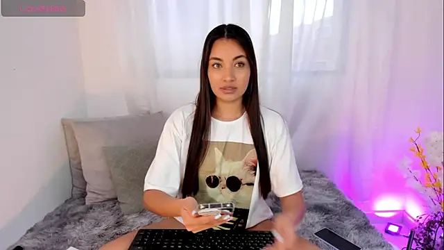 aisha es online show from October 2025 06:20:01 PM