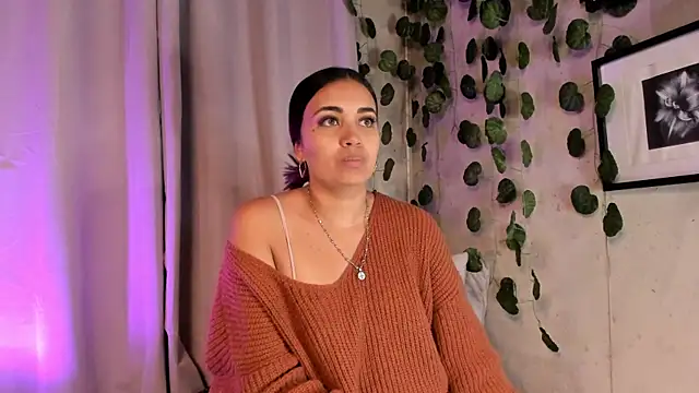 aisha es online show from February 2025 11:04:02 PM