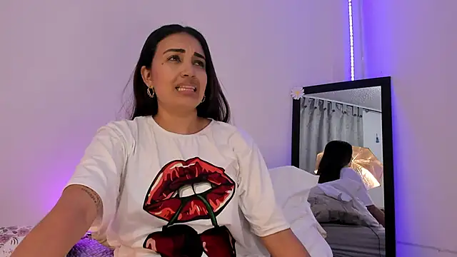 aisha es online show from January 2025 10:22:01 PM
