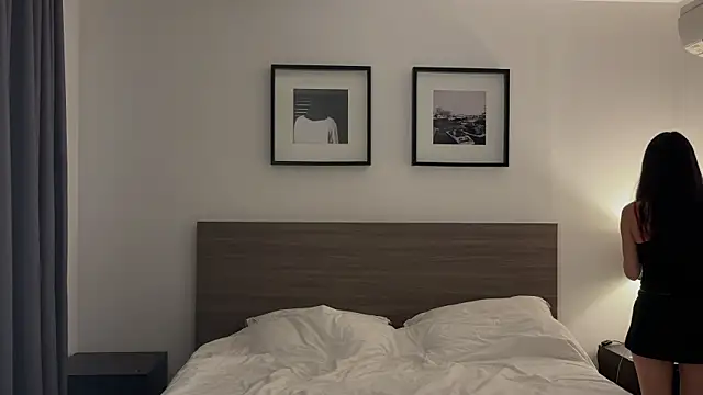 mo1ly online show from February 2026 11:34:01 AM