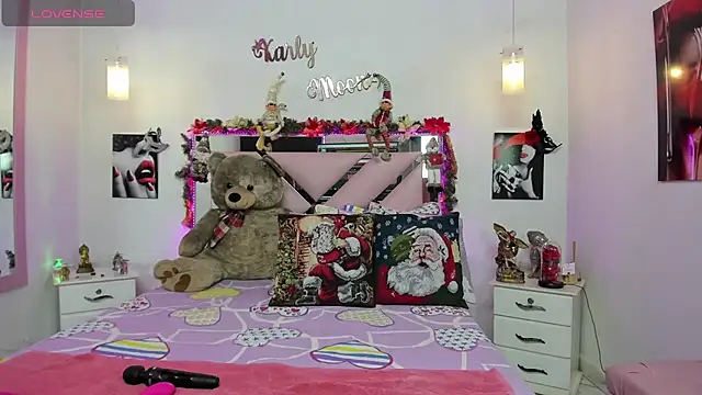 Snapshot of Karly_moon chatting on December 2024 01:18:02 AM Karly moon online show from December 2024 01:18:02 AM