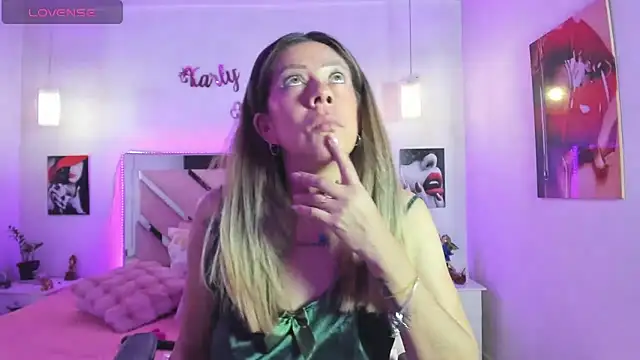 Snapshot of Karly_moon chatting on November 2025 05:19:02 AM Karly moon online show from November 2025 05:19:02 AM