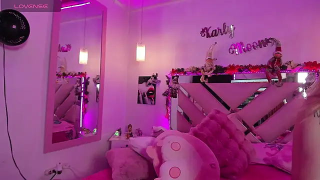 Snapshot of Karly_moon chatting on December 2024 07:15:01 AM Karly moon online show from December 2024 07:15:01 AM