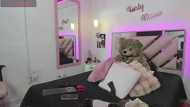 Snapshot of Karly_moon chatting on September 2025 09:24:01 PM Karly moon online show from September 2025 09:24:01 PM