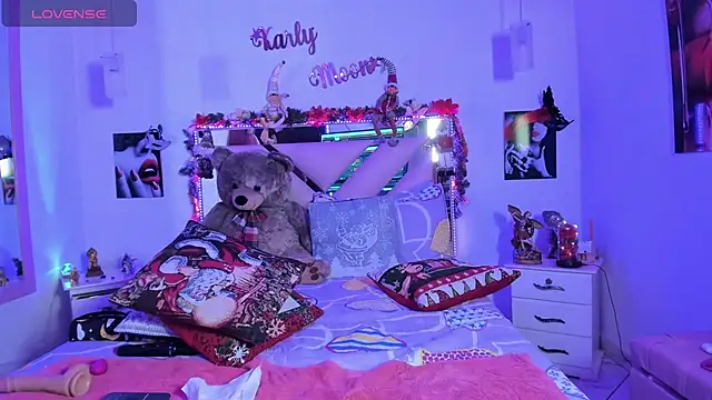 Snapshot of Karly_moon chatting on December 2024 06:32:02 AM Karly moon online show from December 2024 06:32:02 AM