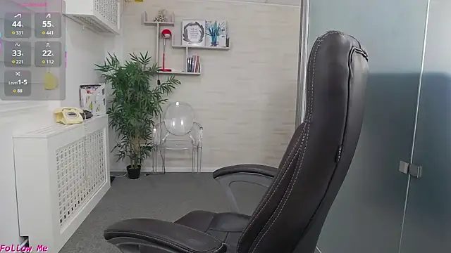 Snapshot of EllaMilf_ chatting on July 2026 11:18:02 AM EllaMilf online show from July 2026 11:18:02 AM