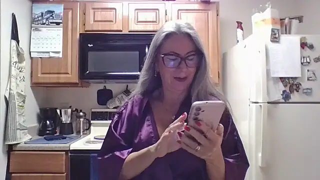 EvaRobinson online show from February 2025 02:01:01 PM