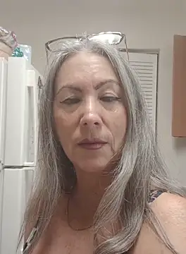 EvaRobinson online show from September 2025 01:17:02 PM