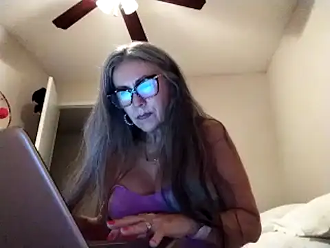 EvaRobinson online show from March 2025 05:22:02 AM