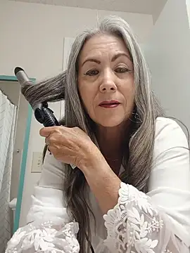 EvaRobinson online show from May 2026 04:57:02 PM