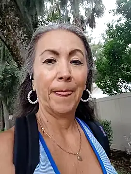 EvaRobinson online show from October 2025 03:35:01 PM