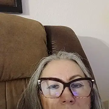 EvaRobinson online show from October 2025 11:25:01 PM