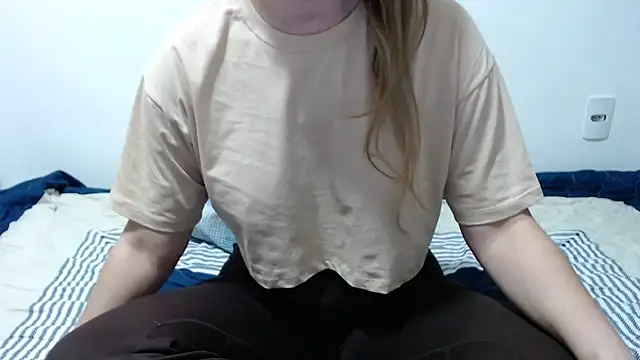 Laiara22 online show from May 2026 02:08:01 AM