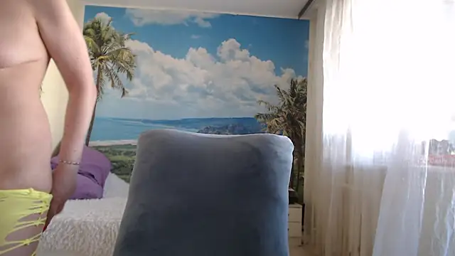 Snapshot of soaring_love chatting on April 2026 04:47:02 AM soaring love online show from April 2026 04:47:02 AM