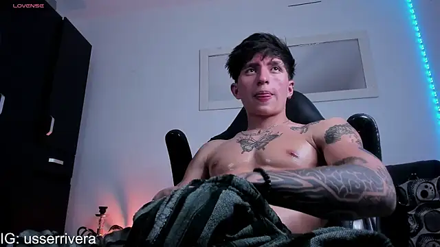 Snapshot of Thomass_clark chatting on March 2025 11:32:02 PM Thomass clark online show from March 2025 11:32:02 PM