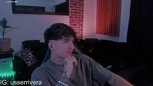 Snapshot of Thomass_clark chatting on September 2025 02:11:01 AM Thomass clark online show from September 2025 02:11:01 AM