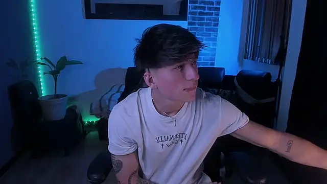 Snapshot of Thomass_clark chatting on February 2026 01:07:01 AM Thomass clark online show from February 2026 01:07:01 AM