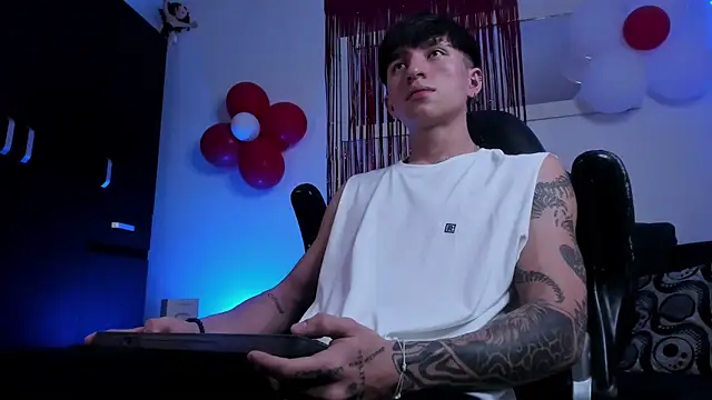 Snapshot of Thomass_clark chatting on February 2025 12:13:01 AM Thomass clark online show from February 2025 12:13:01 AM