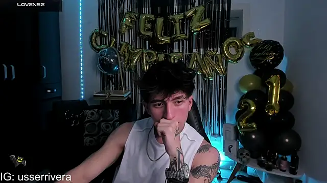 Snapshot of Thomass_clark chatting on January 2025 02:08:01 AM Thomass clark online show from January 2025 02:08:01 AM