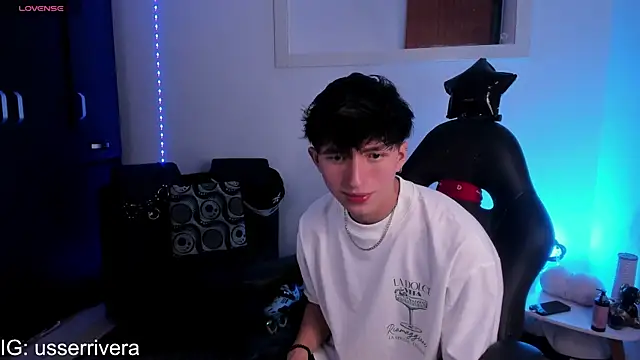 Snapshot of Thomass_clark chatting on January 2025 01:51:02 AM Thomass clark online show from January 2025 01:51:02 AM