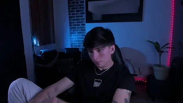 Snapshot of Thomass_clark chatting on February 2026 01:13:01 AM Thomass clark online show from February 2026 01:13:01 AM