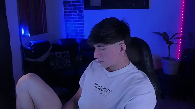 Snapshot of Thomass_clark chatting on February 2026 01:07:02 AM Thomass clark online show from February 2026 01:07:02 AM