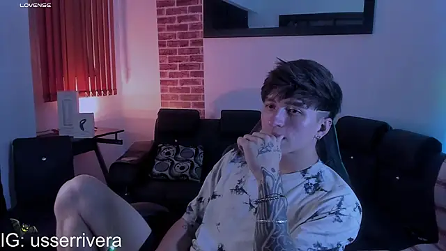 Snapshot of Thomass_clark chatting on October 2025 01:51:02 AM Thomass clark online show from October 2025 01:51:02 AM