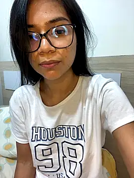 Snapshot of MauraGray chatting on October 2025 10:54:02 PM MauraGray online show from October 2025 10:54:02 PM