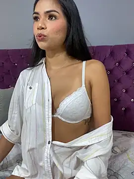 Snapshot of MauraGray chatting on September 2025 08:48:01 PM MauraGray online show from September 2025 08:48:01 PM