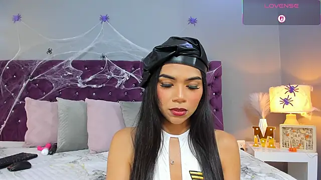 Snapshot of MauraGray chatting on October 2025 08:21:01 PM MauraGray online show from October 2025 08:21:01 PM