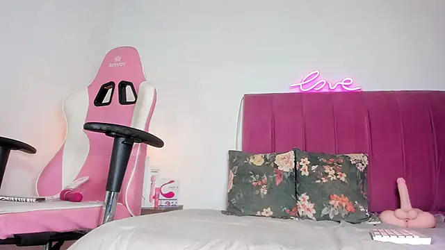 Valentinamolina  online show from June 2026 08:03:02 PM