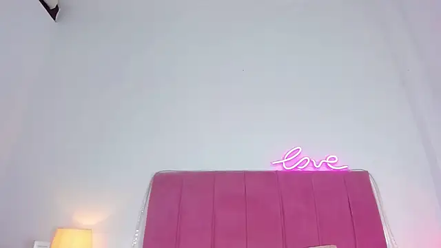 Valentinamolina  online show from March 2026 11:05:01 PM