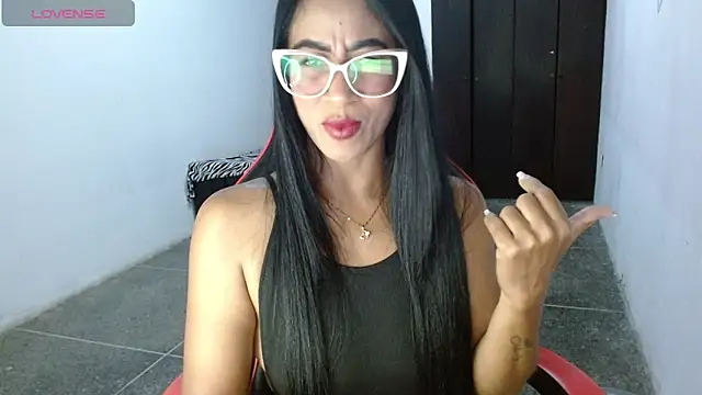 Emiliklauss22 online show from May 2026 11:16:02 PM