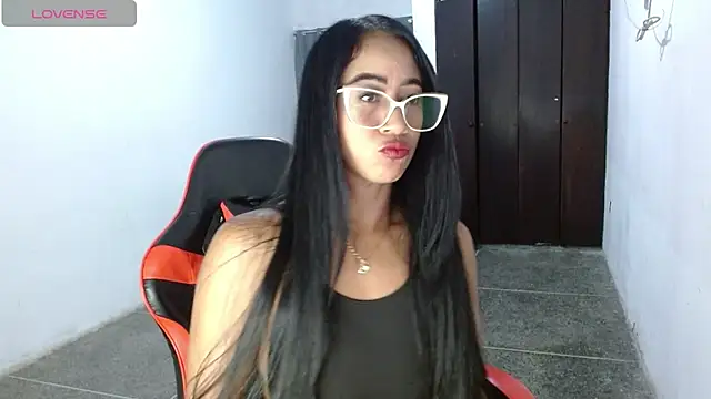Emiliklauss22 online show from June 2026 11:21:02 AM