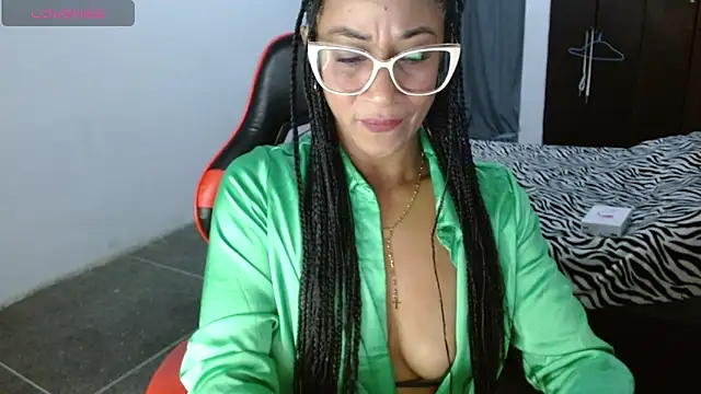 Emiliklauss22 online show from April 2026 10:49:02 AM