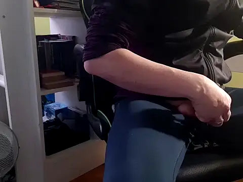 feathersify online show from December 2025 07:45:01 AM