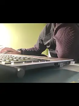 feathersify online show from December 2025 11:47:02 AM