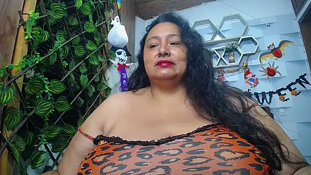 Snapshot of TistMature chatting on October 2025 01:21:01 PM TistMature online show from October 2025 01:21:01 PM