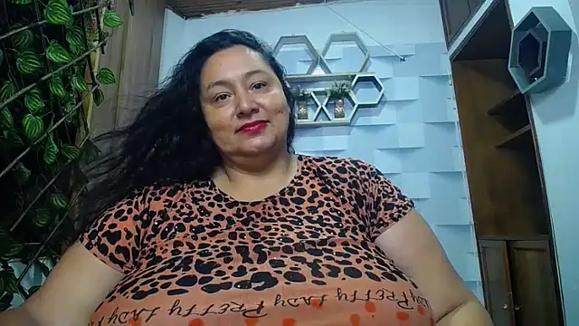 Snapshot of TistMature chatting on November 2025 01:06:02 PM TistMature online show from November 2025 01:06:02 PM