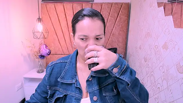 MarilynMiilf  online show from October 2025 07:37:01 PM