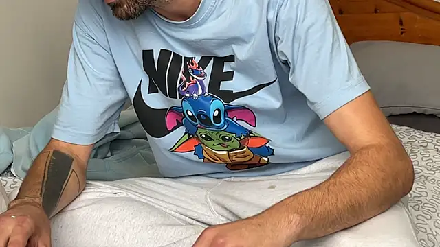 Snapshot of ThatGuyNextDoor1992 chatting on October 2025 10:39:01 AM ThatGuyNextDoor1992 online show from October 2025 10:39:01 AM