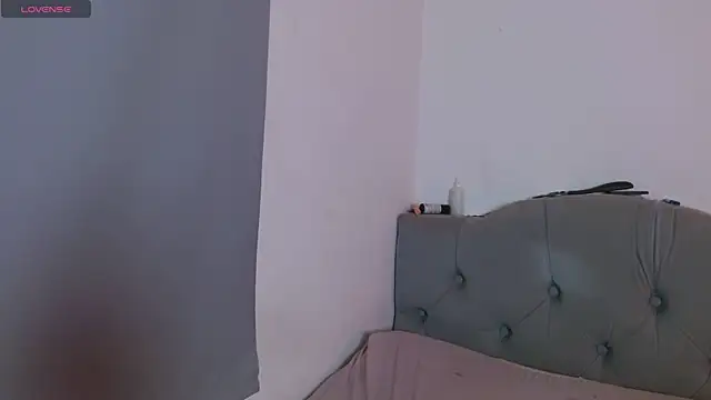 Snapshot of Red-moon1 chatting on October 2025 04:34:01 AM Red-moon1 online show from October 2025 04:34:01 AM