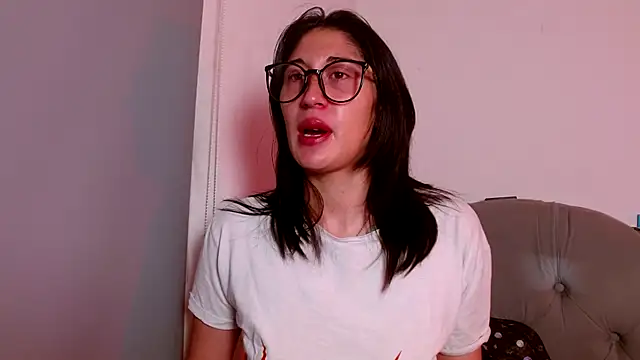 Snapshot of Red-moon1 chatting on December 2025 06:36:01 AM Red-moon1 online show from December 2025 06:36:01 AM