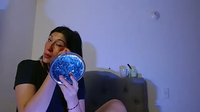 Snapshot of Red-moon1 chatting on February 2025 01:09:02 PM Red-moon1 online show from February 2025 01:09:02 PM