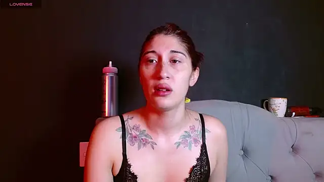 Snapshot of Red-moon1 chatting on January 2026 05:33:02 AM Red-moon1 online show from January 2026 05:33:02 AM