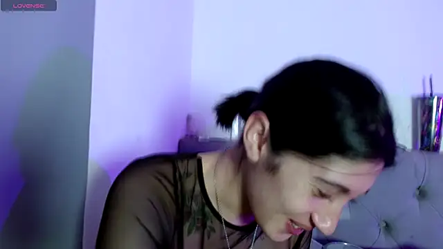 Snapshot of Red-moon1 chatting on November 2025 04:37:02 AM Red-moon1 online show from November 2025 04:37:02 AM