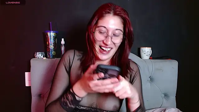 Snapshot of Red-moon1 chatting on January 2026 04:19:02 AM Red-moon1 online show from January 2026 04:19:02 AM