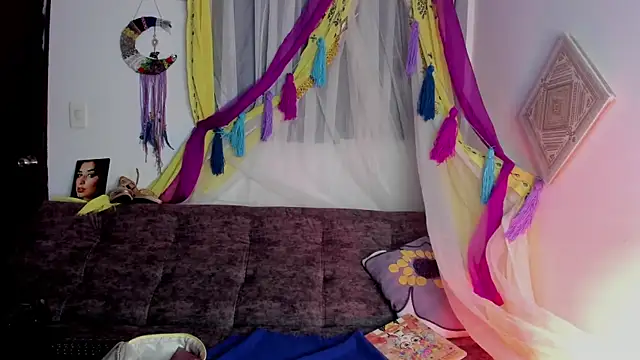 sophiaamethystt online show from March 2026 06:09:01 PM